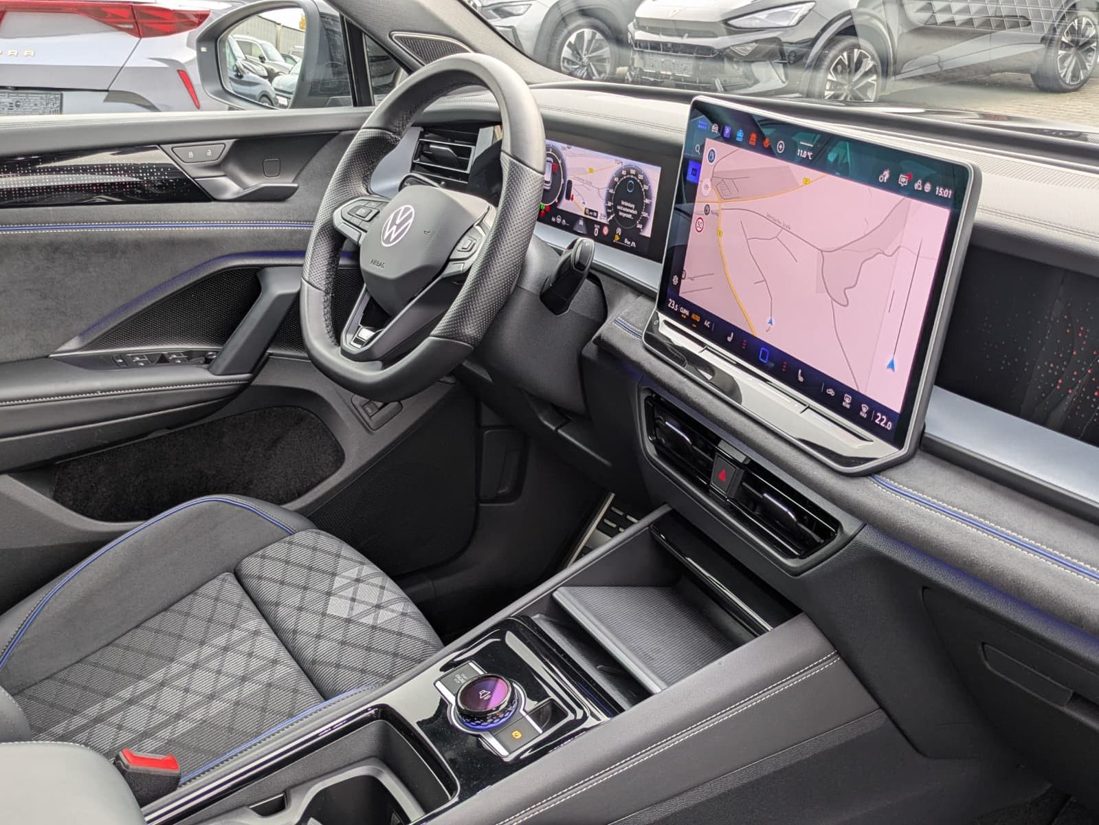 Fahrzeugabbildung Volkswagen Tayron 2.0 TDI 4M R-Line 7Si*MATRIX*AHK*PANO*HUD