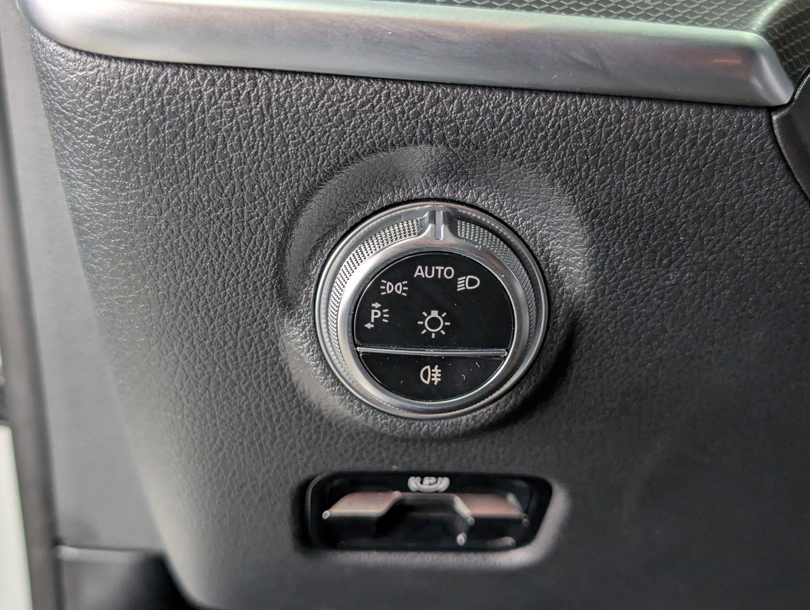 Fahrzeugabbildung Mercedes-Benz C 200 d T Avantgarde AHK PANO MBUX LEDER BURMEST