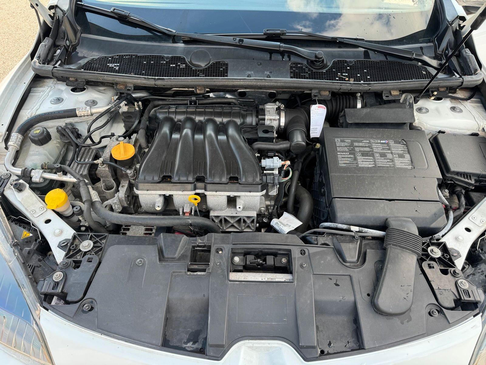 Renault Megane 2011 — photo 10