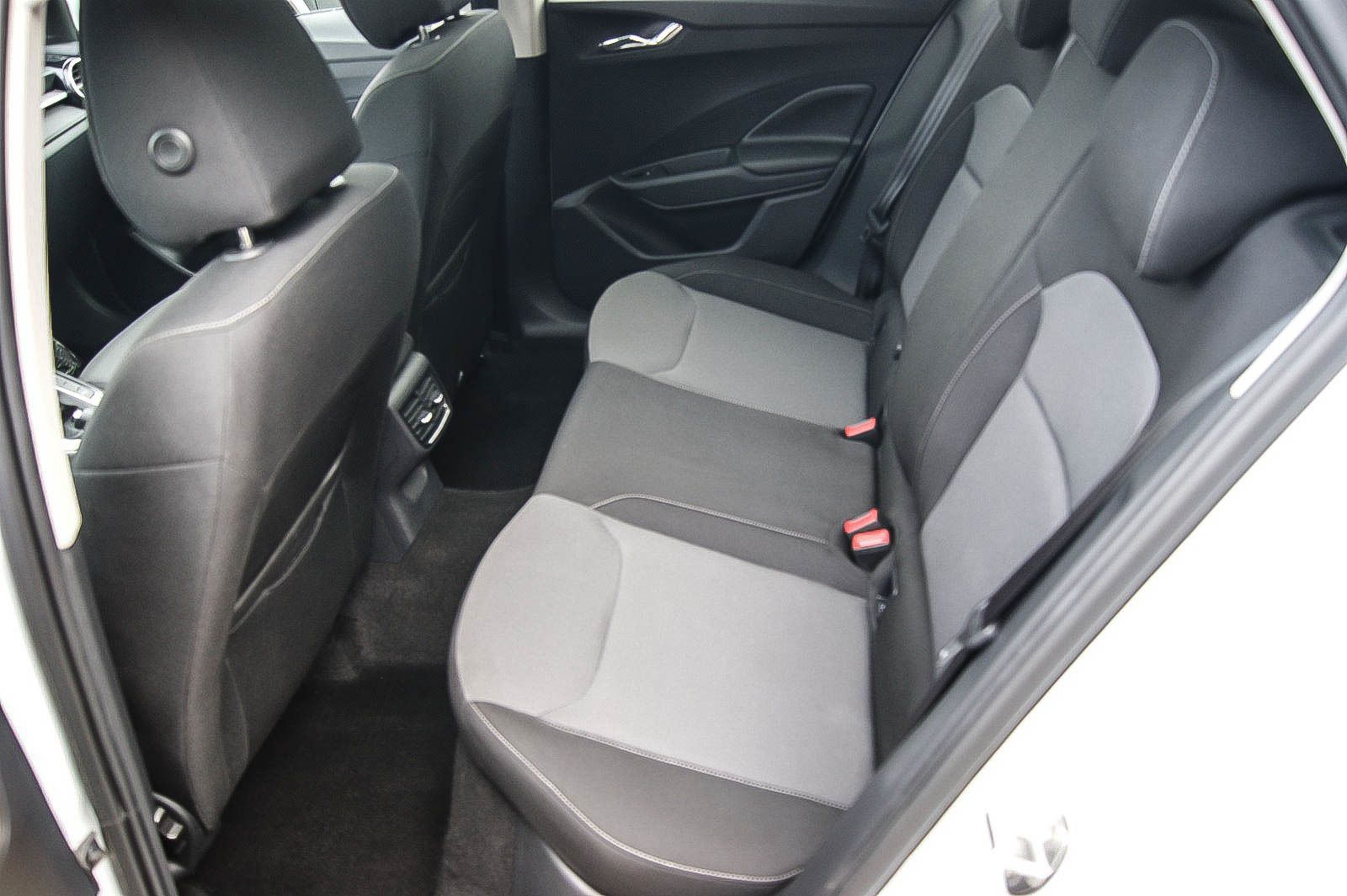 Fahrzeugabbildung SKODA Fabia 10 Drive Auto/DSG PANO VIRTUAL LED KAMERA