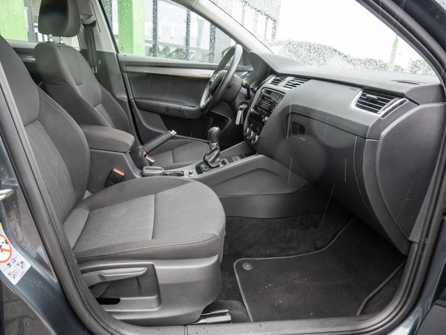 Octavia Combi 1.6 TDI Style PDC SHZ NAVI LED
