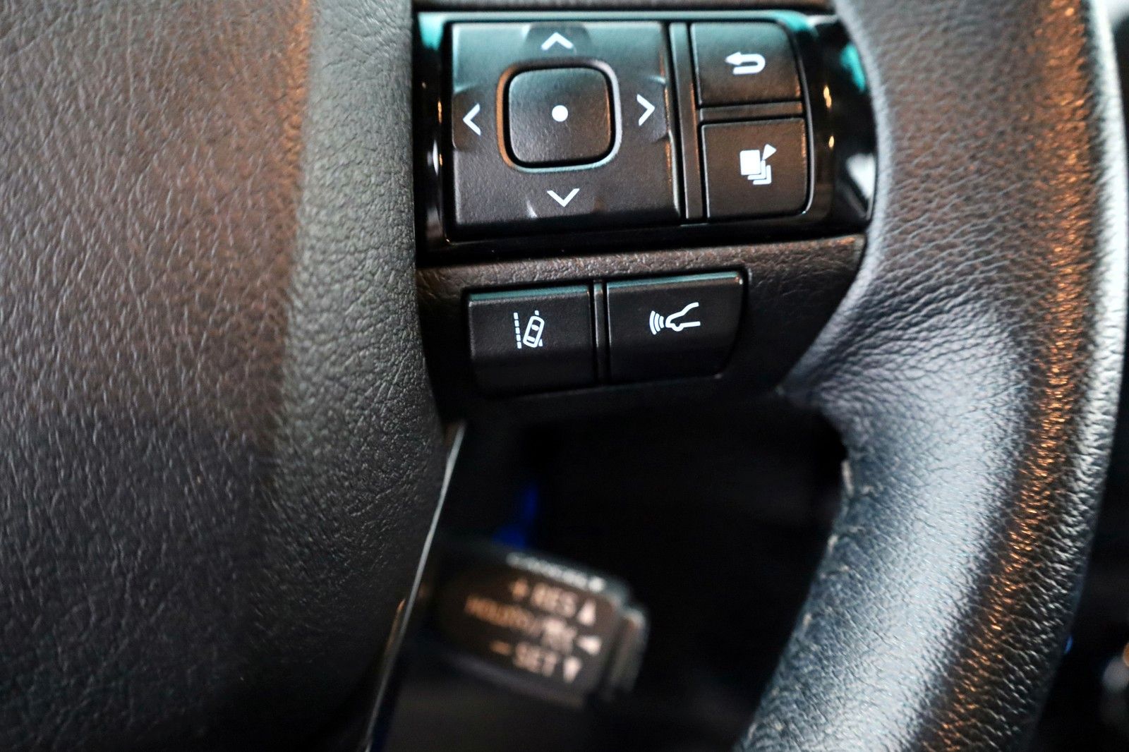 Fahrzeugabbildung Toyota Hilux 2.8 D-4D 4x4 Invincible,HardTop,Garantie