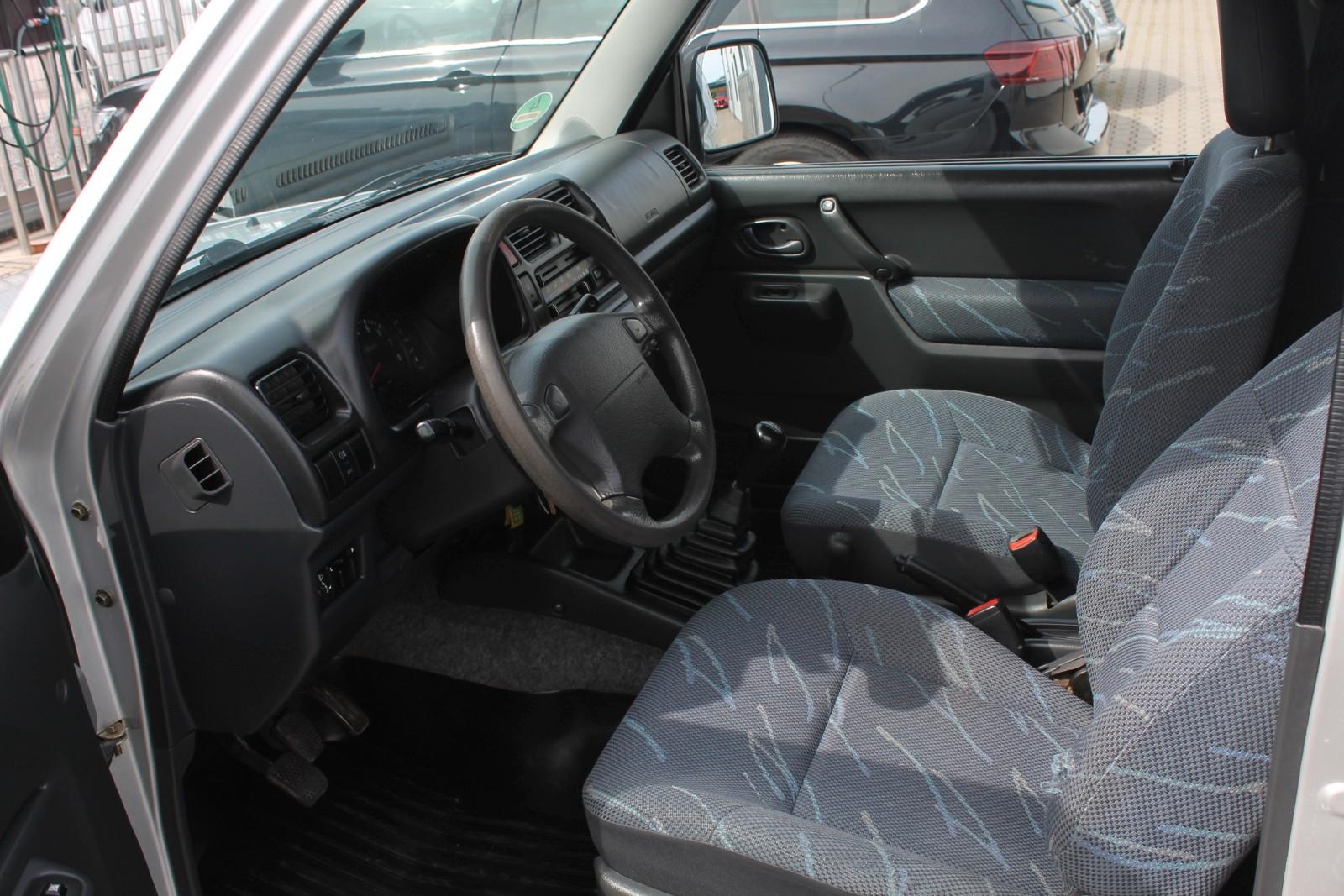 Suzuki Jimny 4x4 1.3 82ch - Climatisation - Attelage - Vitres éléctrique - Centralisé