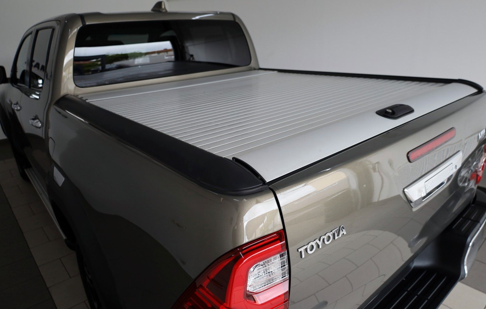 Fahrzeugabbildung Toyota Hilux 2.8 D-4D Executive, CarPlay, Kamera, Rollo
