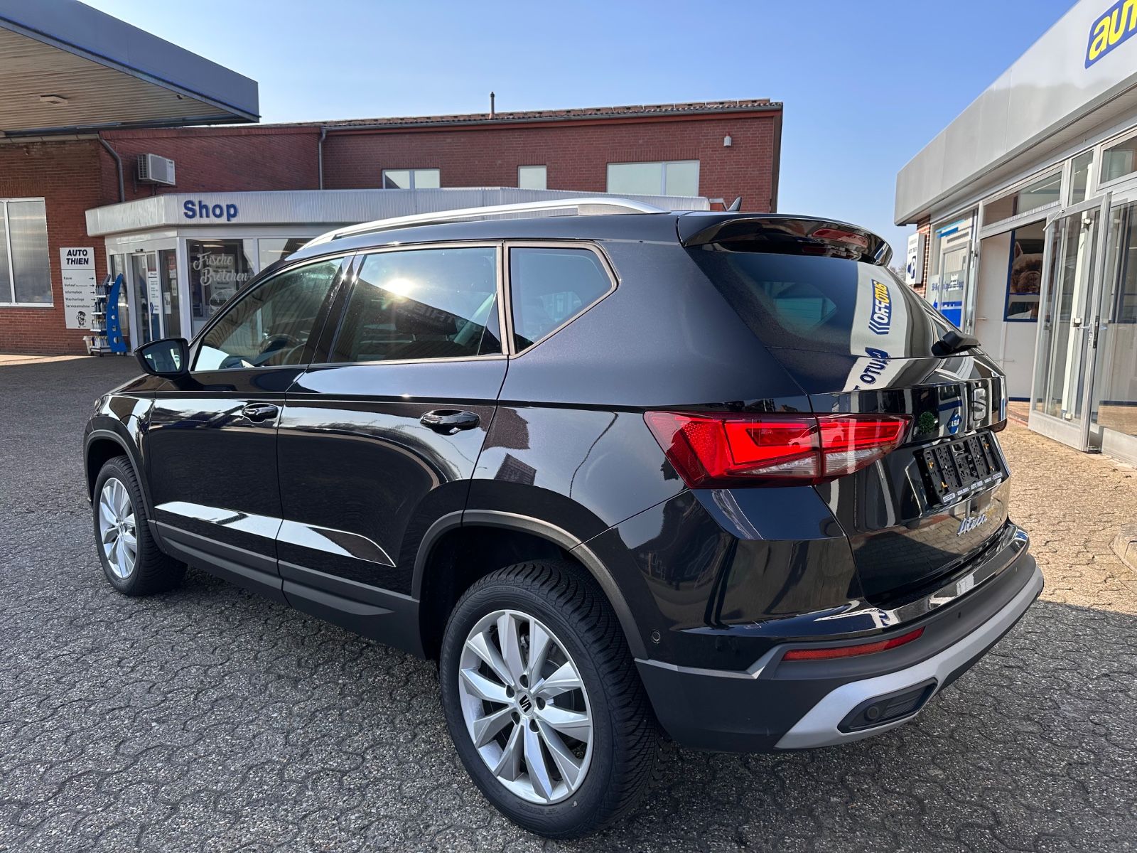 Fahrzeugabbildung SEAT Ateca 1.5 TSI Style DSG AHK/Navi/ACC/LED/SHZ/APP