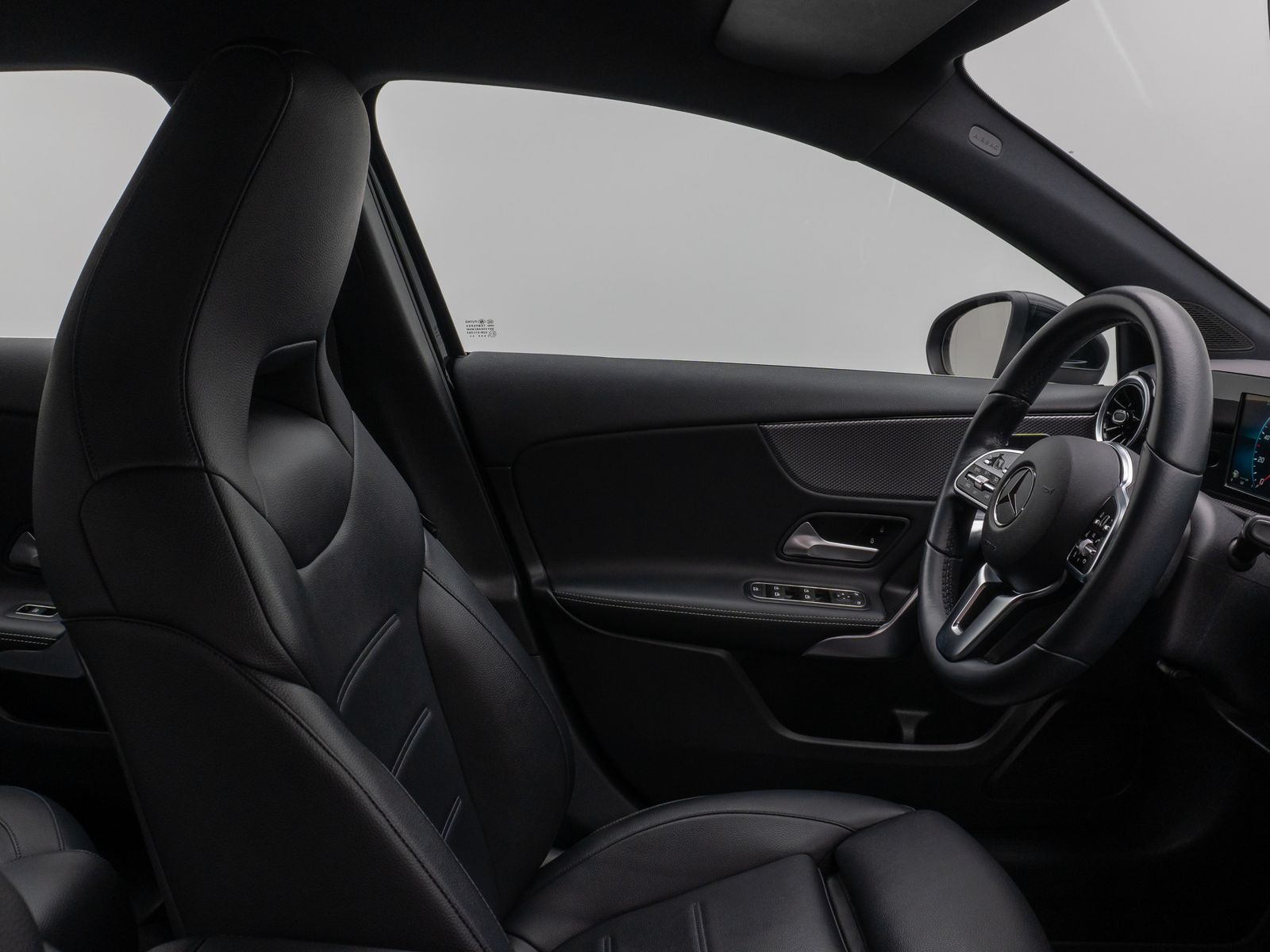Fahrzeugabbildung Mercedes-Benz A 200 Navi PDC LED Sitzhzg Tempomat Sport 8fach
