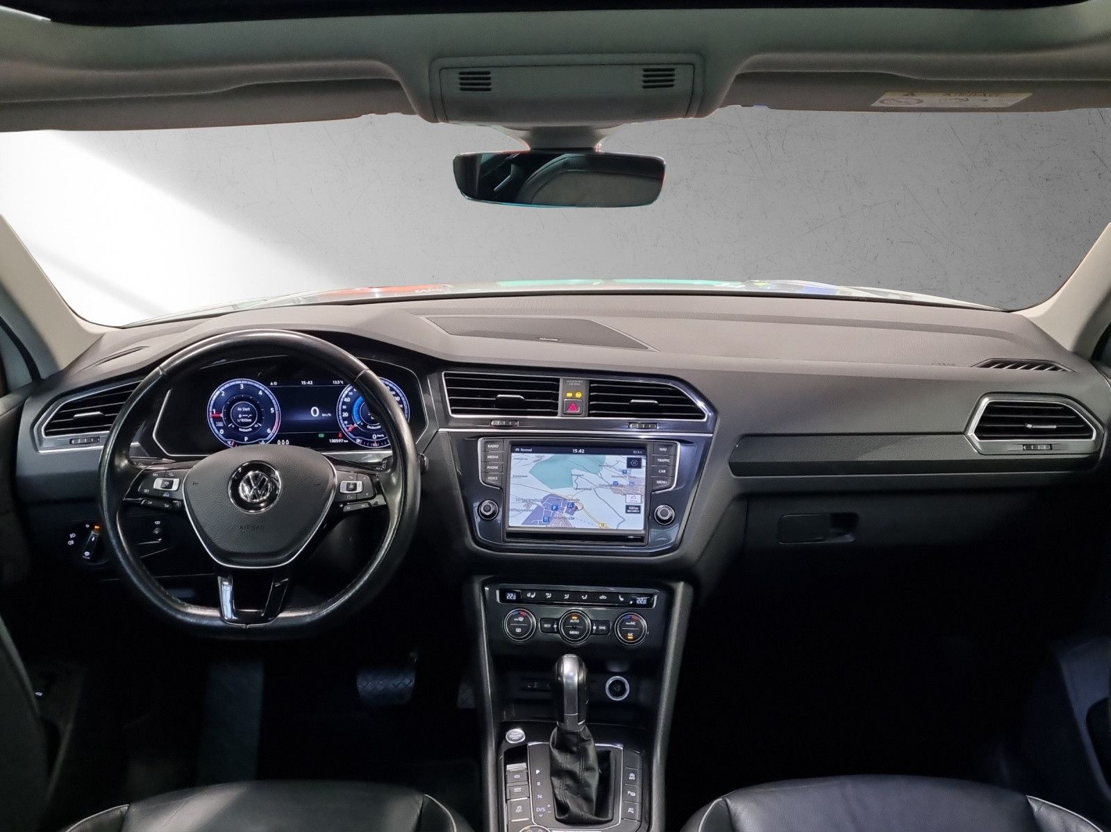 Fahrzeugabbildung Volkswagen Tiguan Highline 4Motion 2,0 TDI DSG R-Line Pano