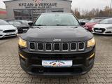 Jeep Compass Sport FWD - Jeep Compass Sport mit Benzin-Antrieb