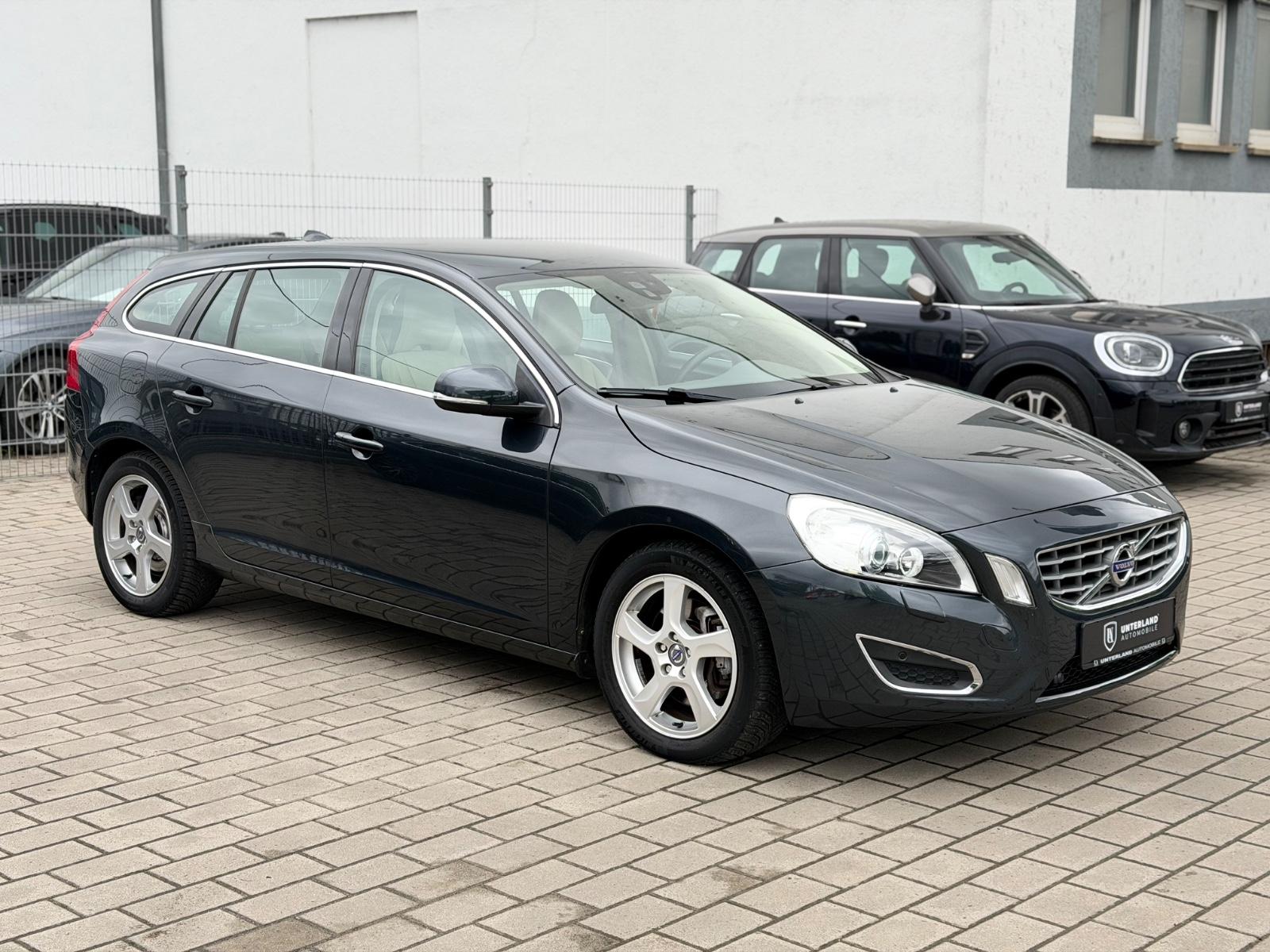 Volvo V60 Kombi Summum |AHK|NAVI|LEDER|BI-XENON|RFK