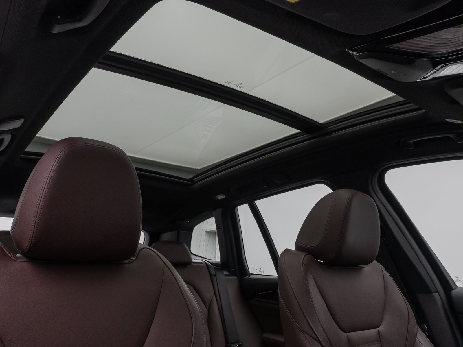Fahrzeugabbildung BMW X3 xD20i  M Sport Panorama Kamera HUD AHK 19Zoll