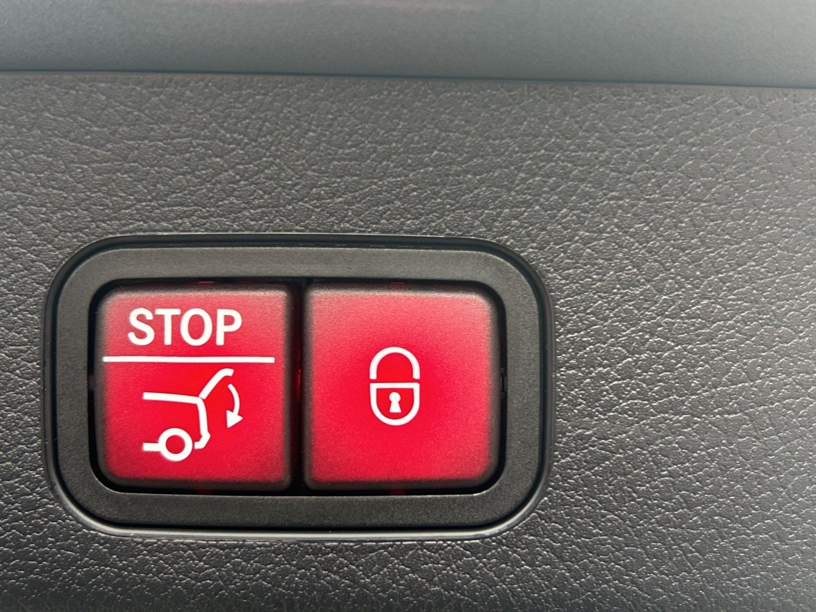 Fahrzeugabbildung Mercedes-Benz GLB 200 AMG Multib 360° PANO AHK Keyless Totwink