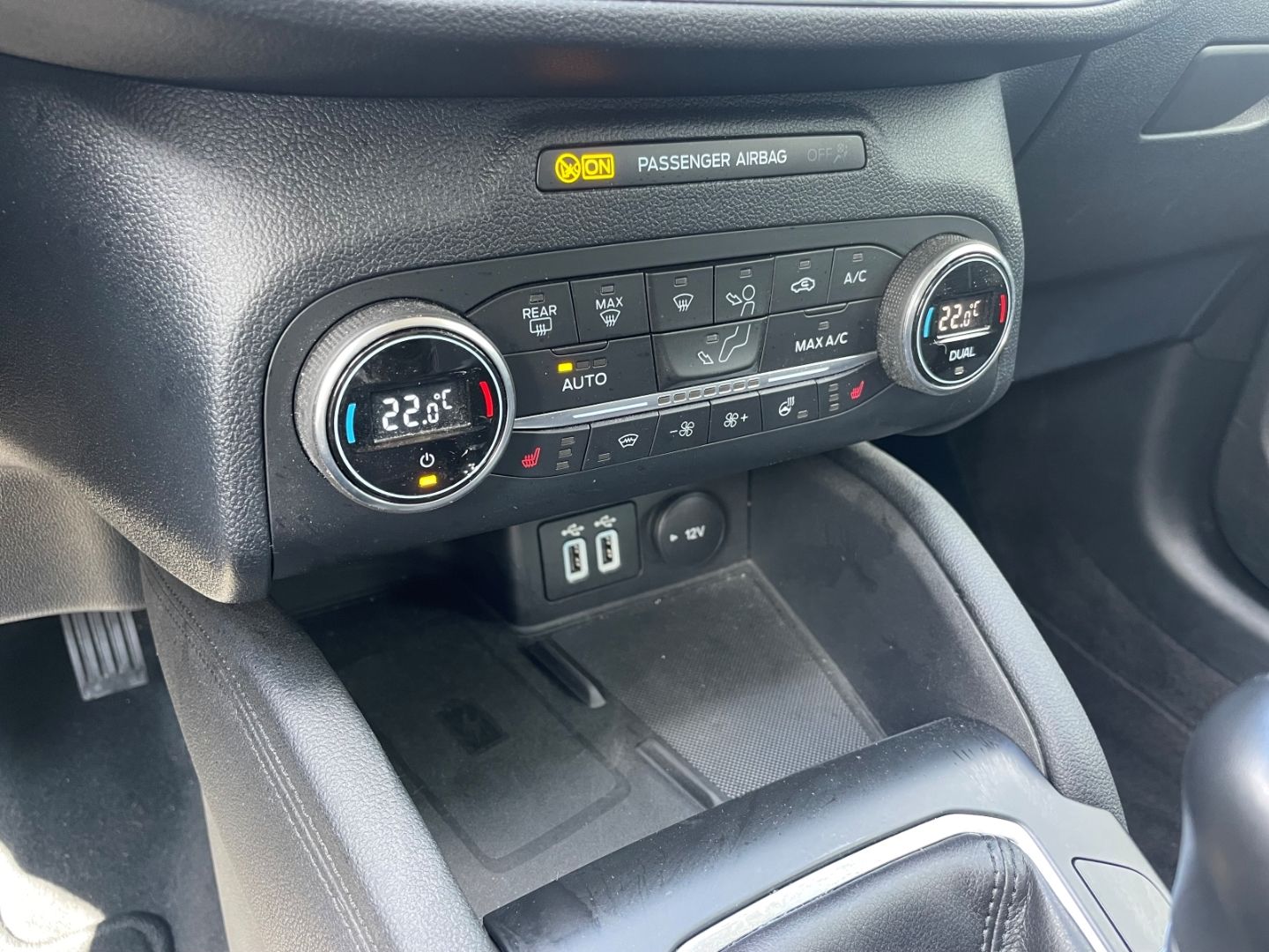 Fahrzeugabbildung Ford Kuga Titanium Spurhalteass Winterpaket Kamera