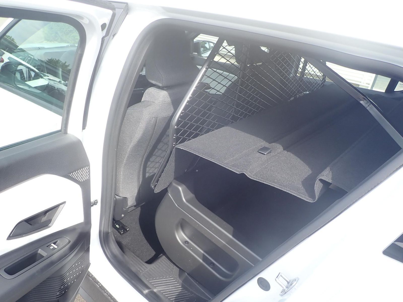 Fahrzeugabbildung Renault R 4 E-Tech elektrisch Advance 150 Comfort Range