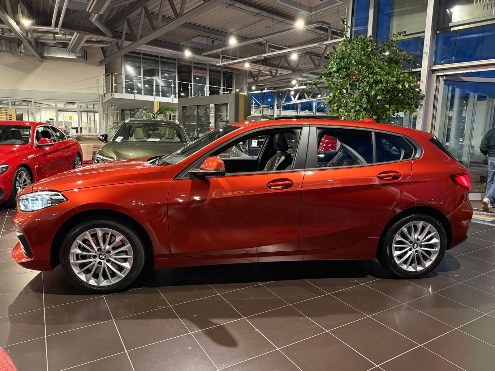 Fahrzeugabbildung BMW 120 i Advantage PANO AHK LED NAVI