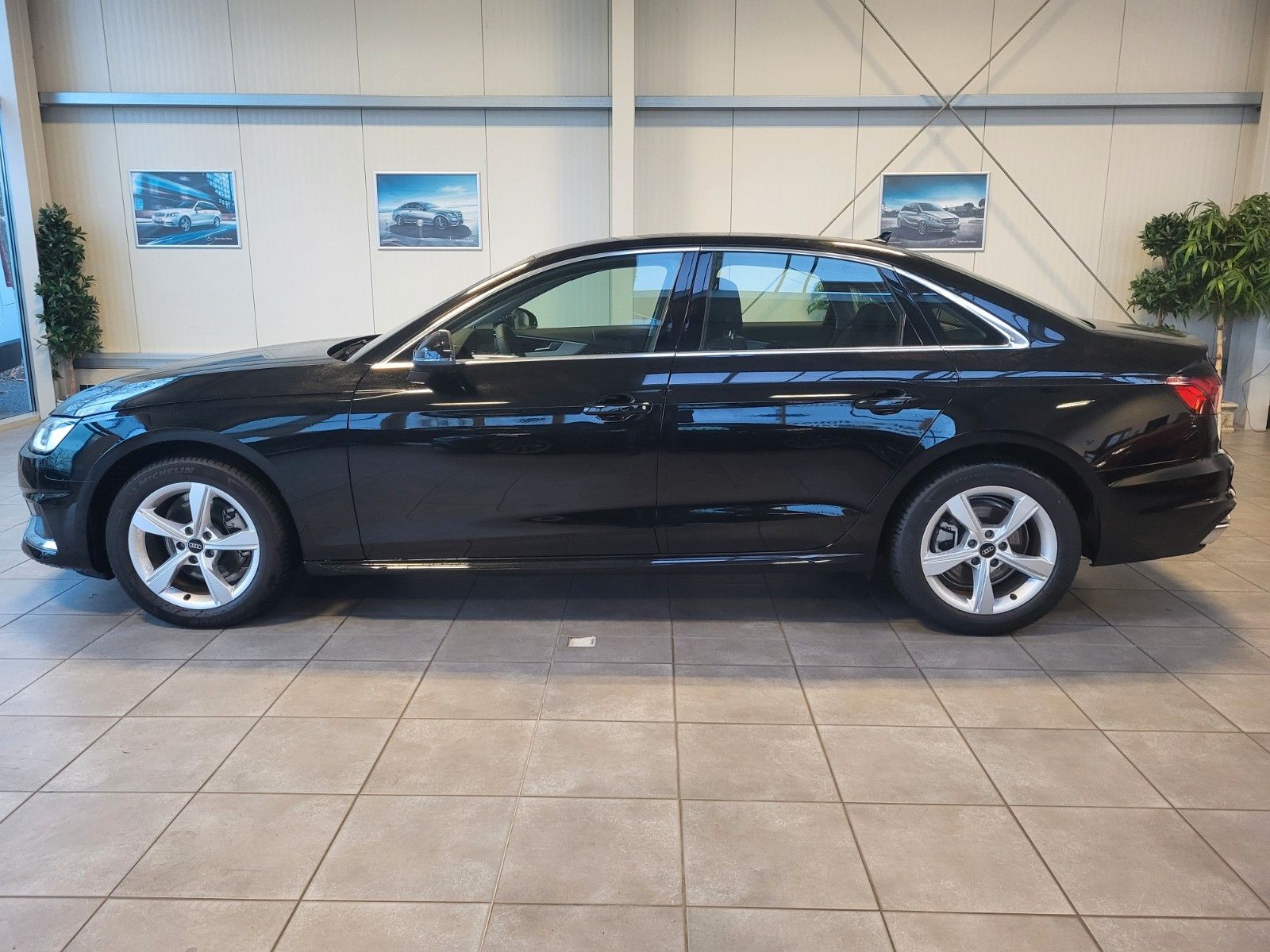 Fahrzeugabbildung Audi A4 Lim. 35 TFSI advanced/ERST 661 km GesamtLaufl