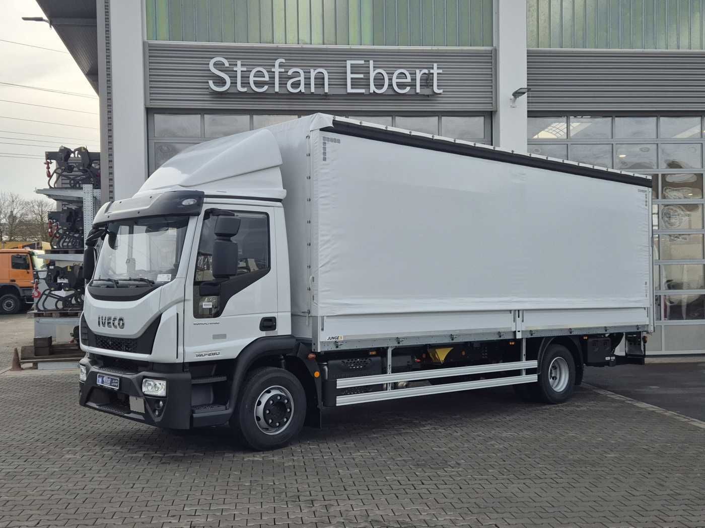 Fahrzeugabbildung Iveco Eurocargo ML140E28/P LBW Bär Schiebeplane AHK