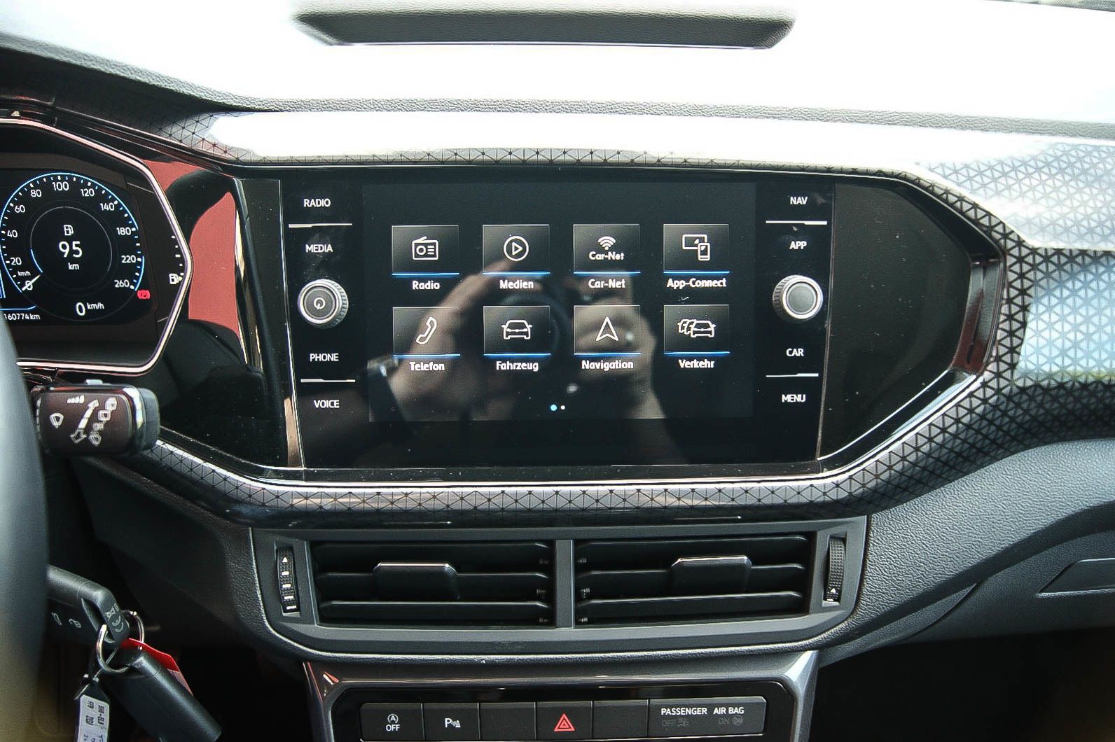 Fahrzeugabbildung Volkswagen T-Cross HIGHLINE 1.0 TSI NAVI LED VIRTUAL 1.HAND