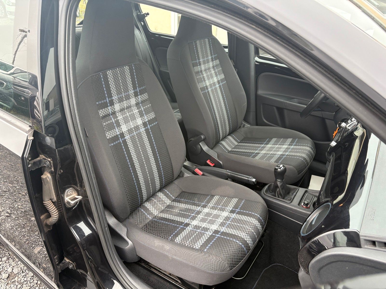 Fahrzeugabbildung Volkswagen up! 1.0 club up! Navi SHZ Klima 2.HD SCHECKHEFT