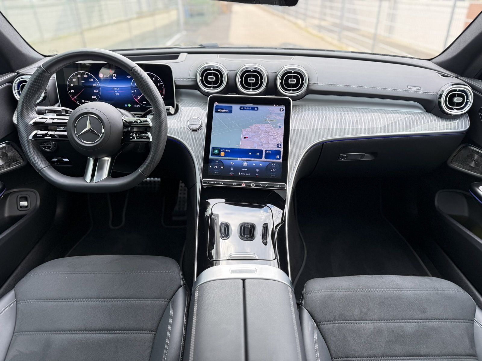 Fahrzeugabbildung Mercedes-Benz CLE 300 AMG*HEAD-UP*BURMESTER*PANO*20"ZOLL*MEMOR