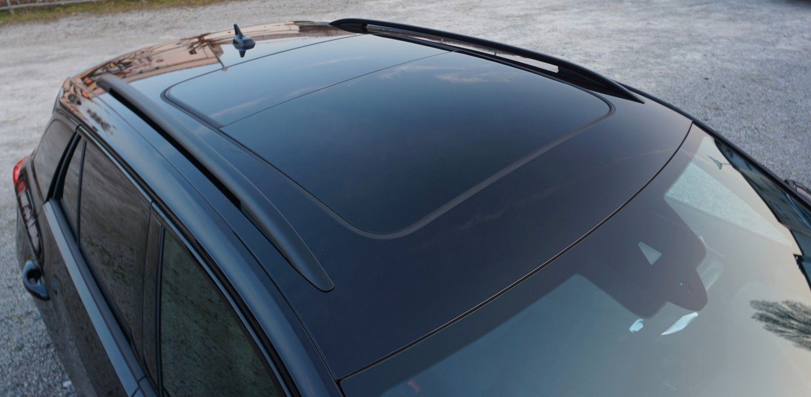 Fahrzeugabbildung Volkswagen T-Roc Sport 4Motion, Kamera, Navi, Pano, Black