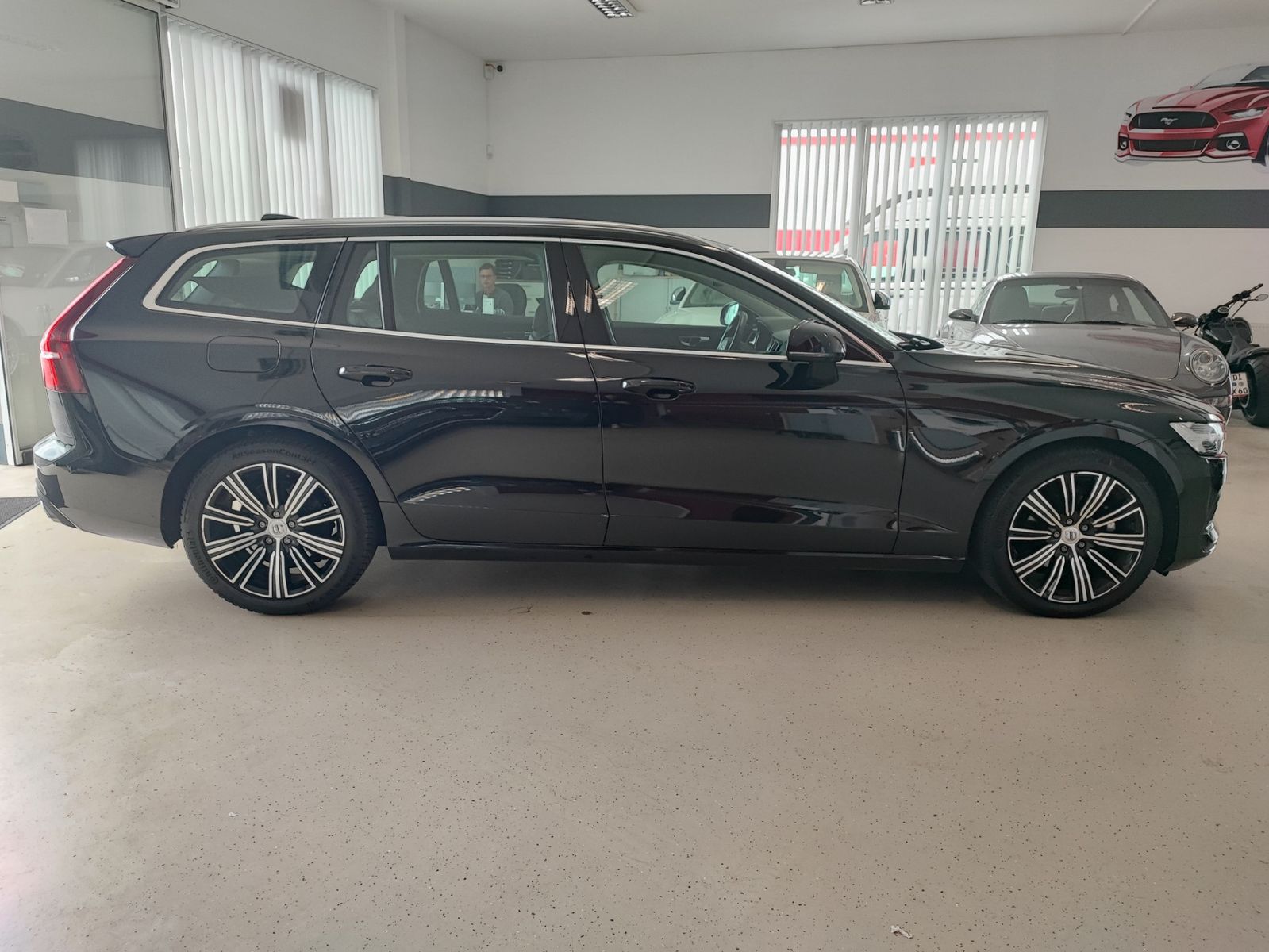 Fahrzeugabbildung Volvo V60 d 2.0 Inscription ACC/4xSHZ/LED/KAM/APP/StHz