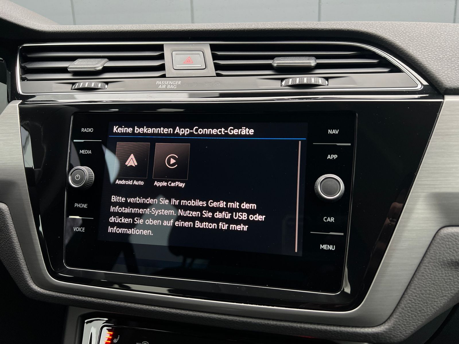 Fahrzeugabbildung Volkswagen Touran Comfortline 1.5 TSI DSG *LED, AHK, 7 Sitz