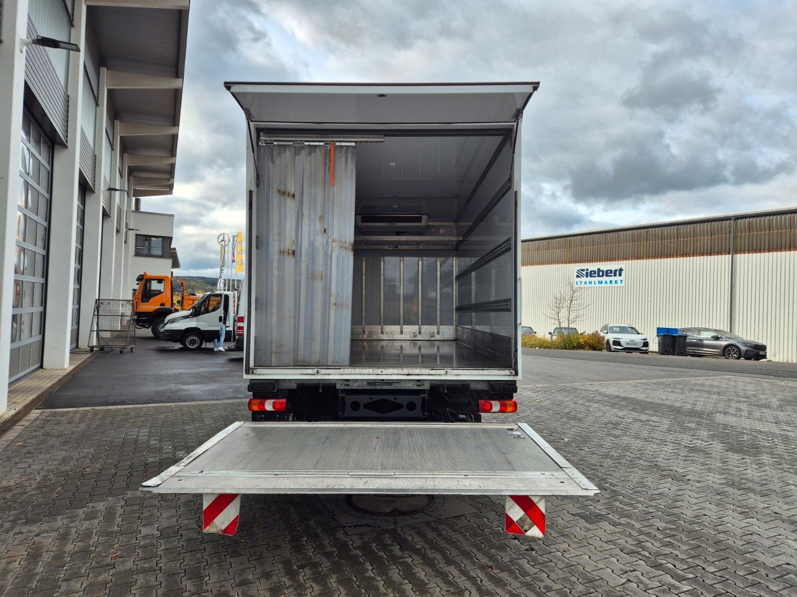 Fahrzeugabbildung Mercedes-Benz Atego 818 L 4x2 LBW ThermoKing V-600