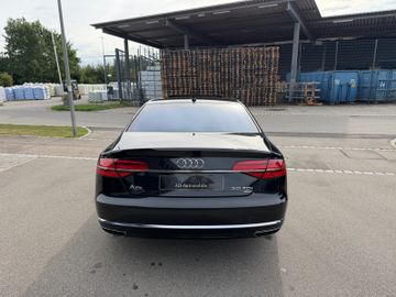 Audi A8 - 7