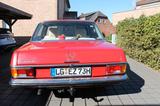 Mercedes-Benz 200 - rote Mercedes-Benz 200