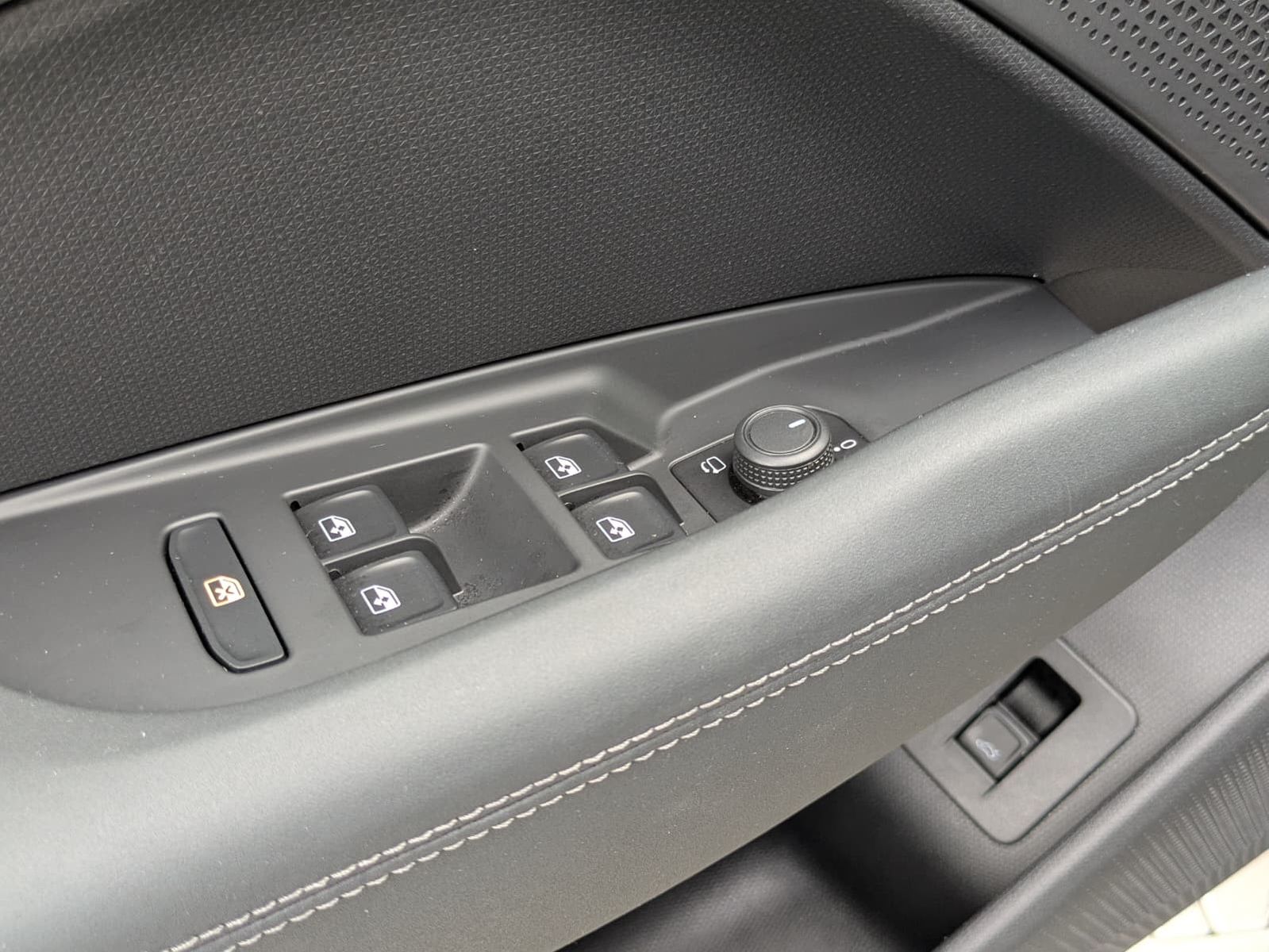 Fahrzeugabbildung CUPRA Terramar 2.0 TSI 4D VZ HUD*MATRIX*PANO*DCC*20"