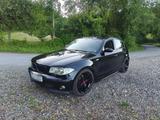 BMW 116i mit schwarzen Alu-Felgen und Gewi... - BMW 1er Reihe: M Felgen