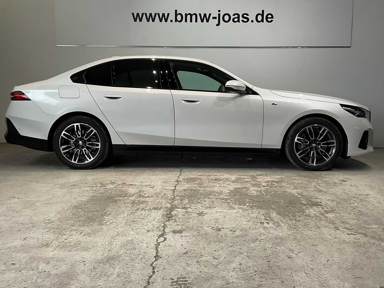 Fahrzeugabbildung BMW i5 xDrive40 M Sportpaket, Aktive Sitzbelüftung v