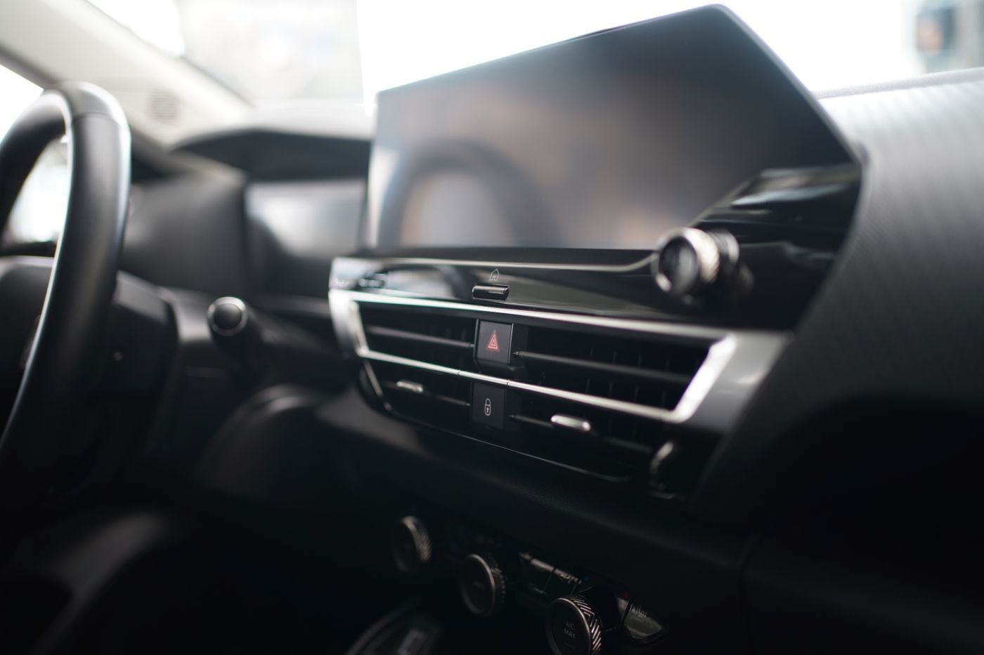 Fahrzeugabbildung Citroën C4 PureTech 130 Shine Anhängerkupplung Allwetter