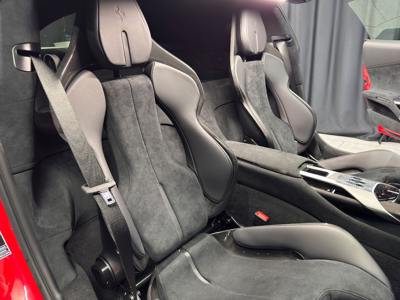 Fahrzeugabbildung Ferrari 12Cilindri|LIFT|FULL-CARBON|RACING-SEAT|ON STOCK