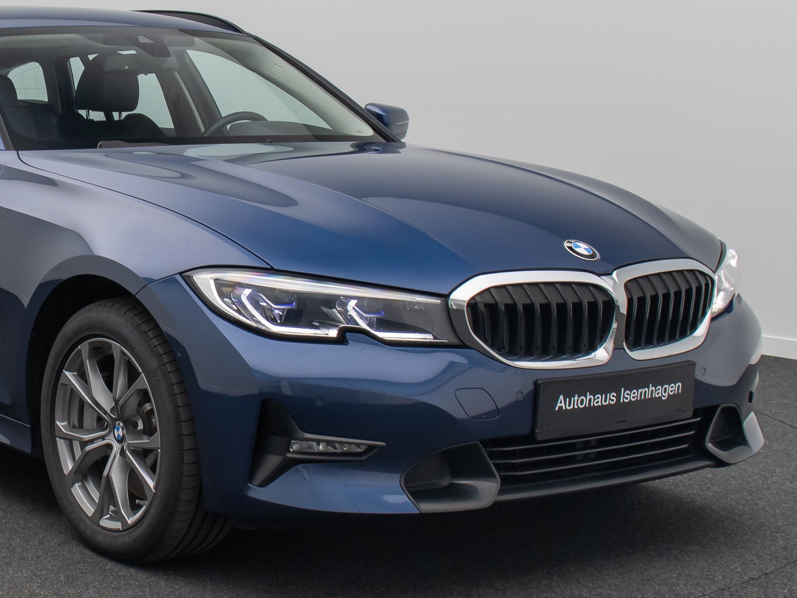 Fahrzeugabbildung BMW 330e  Sport Line Kamera DAB Laser HUD H/K Alarm