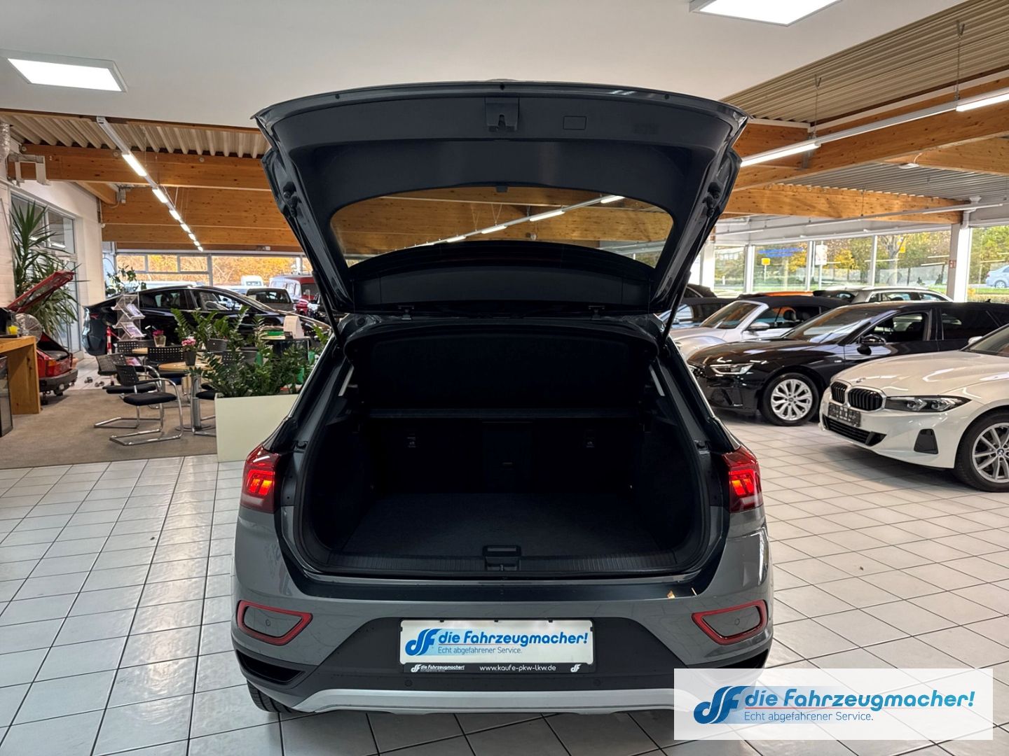 Fahrzeugabbildung Volkswagen T-Roc Move Navi Digitales Cockpit LED Apple CarP