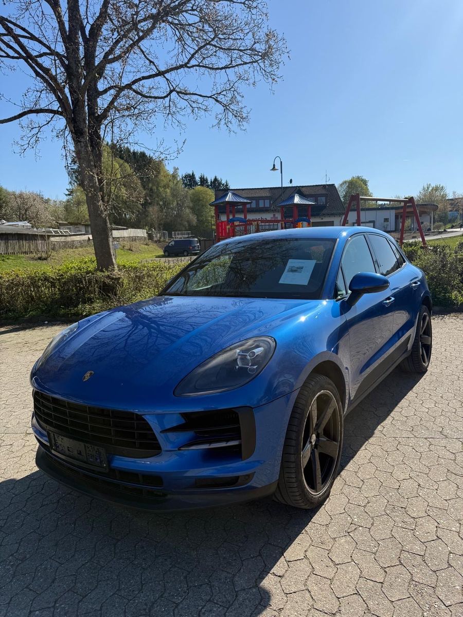 PORSCHE Macan