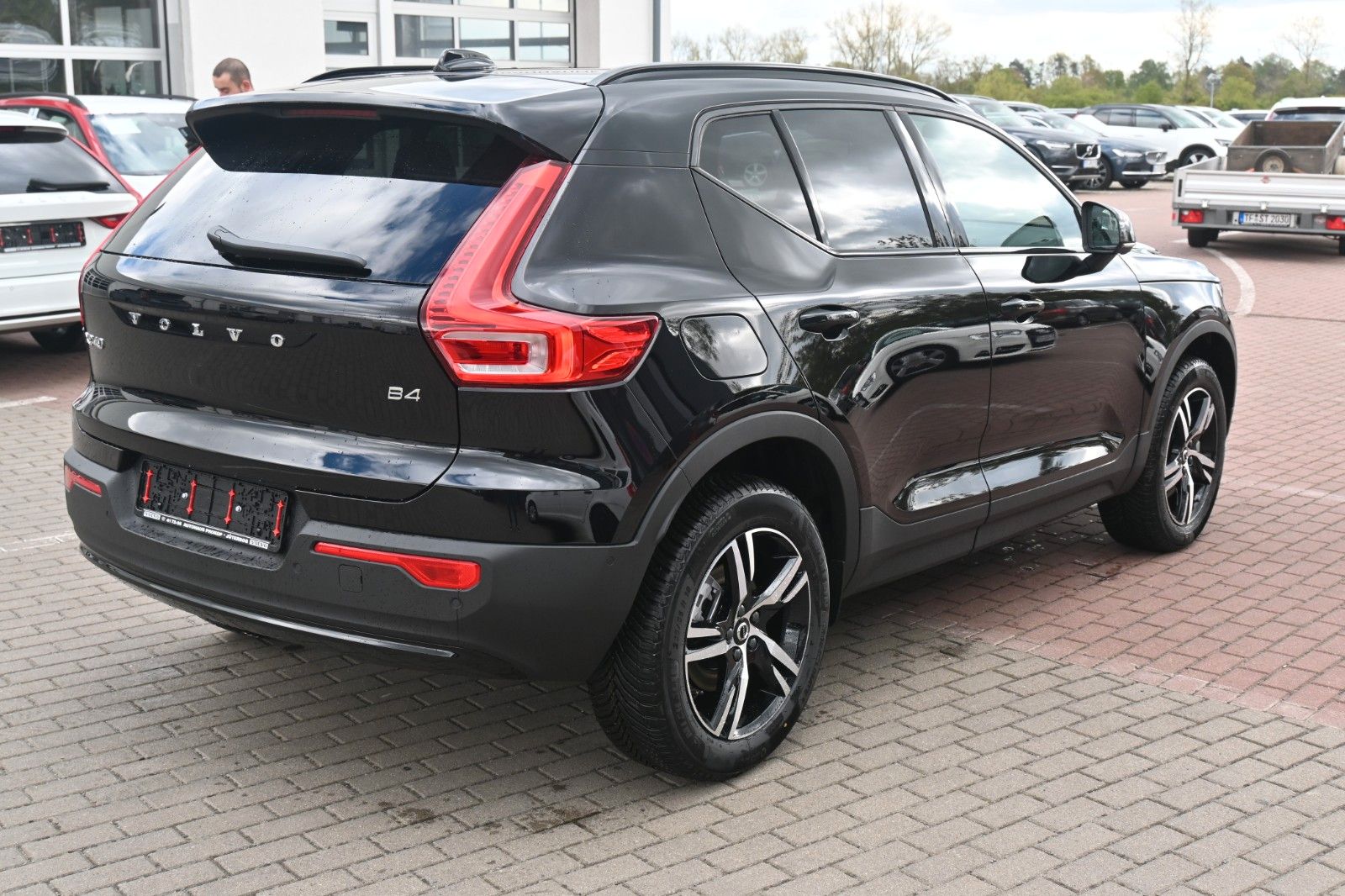 Fahrzeugabbildung Volvo XC40 B4 Dark*H&K*360*BLIS*ACC*AHK*KEIN MIETWAGEN