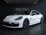 Porsche Panamera Turbo S E-Hybrid - Porsche Panamera Turbo mit Hybrid-Antrieb (Benzin/Elektro)