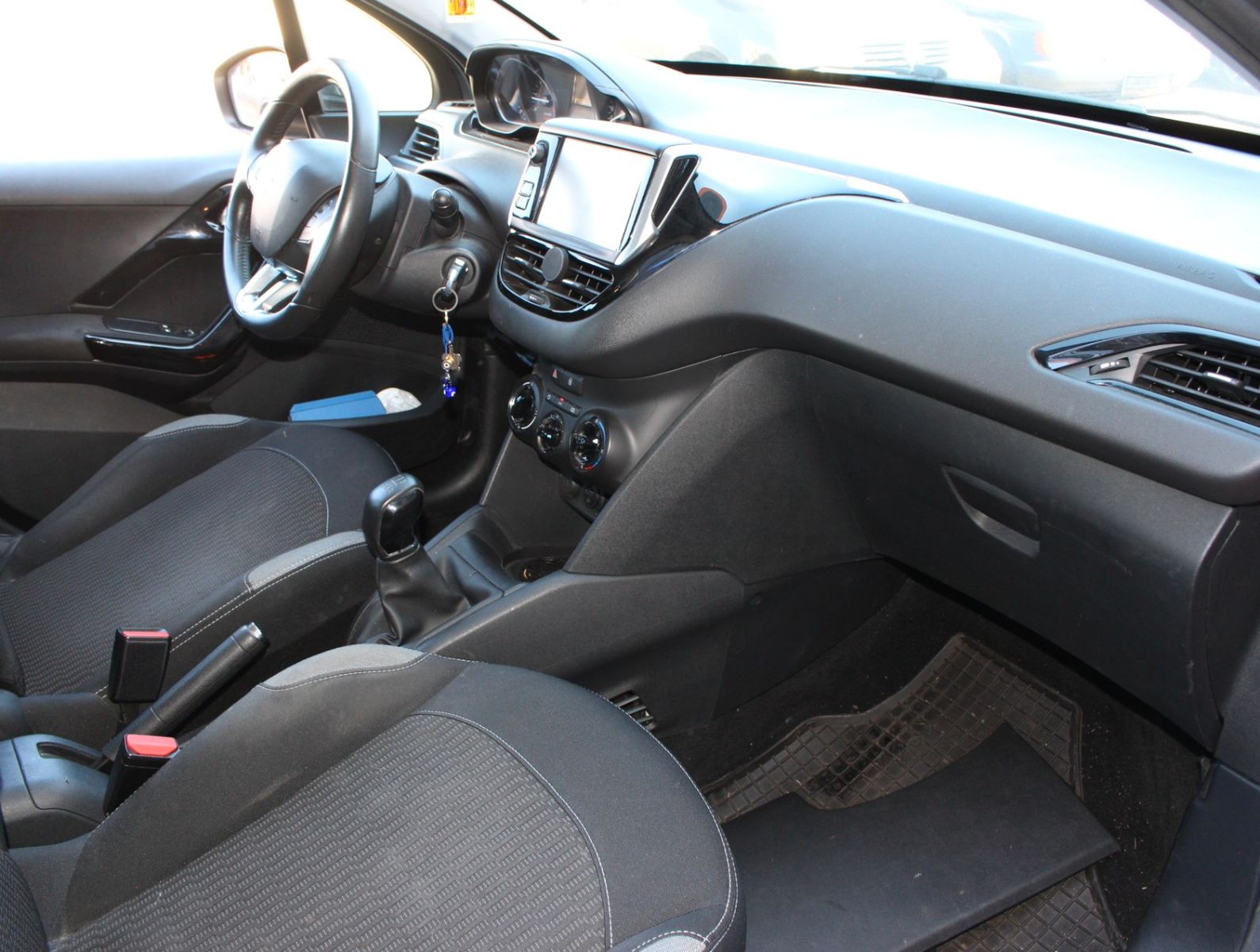 Fahrzeugabbildung Peugeot 208 1.2 Active PureTech *Motor Probleme.