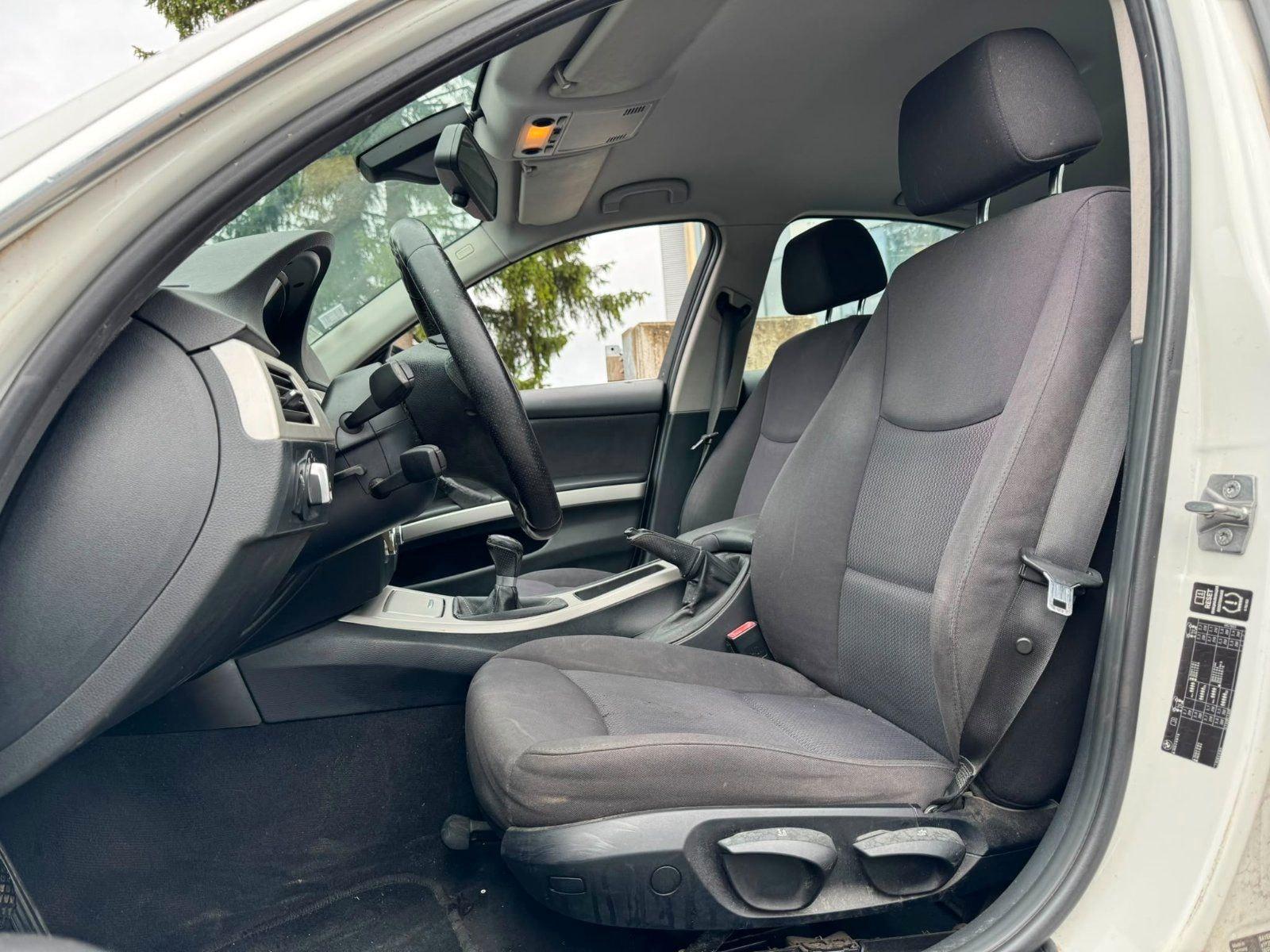 BMW 325d ConnectedDrive | 3.0 Diesel 204ch | BVM | GPS | Bluetooth | Bi-Xénon | Volant M | Clim Auto | PDC AR | Régulateur | Jantes 17"