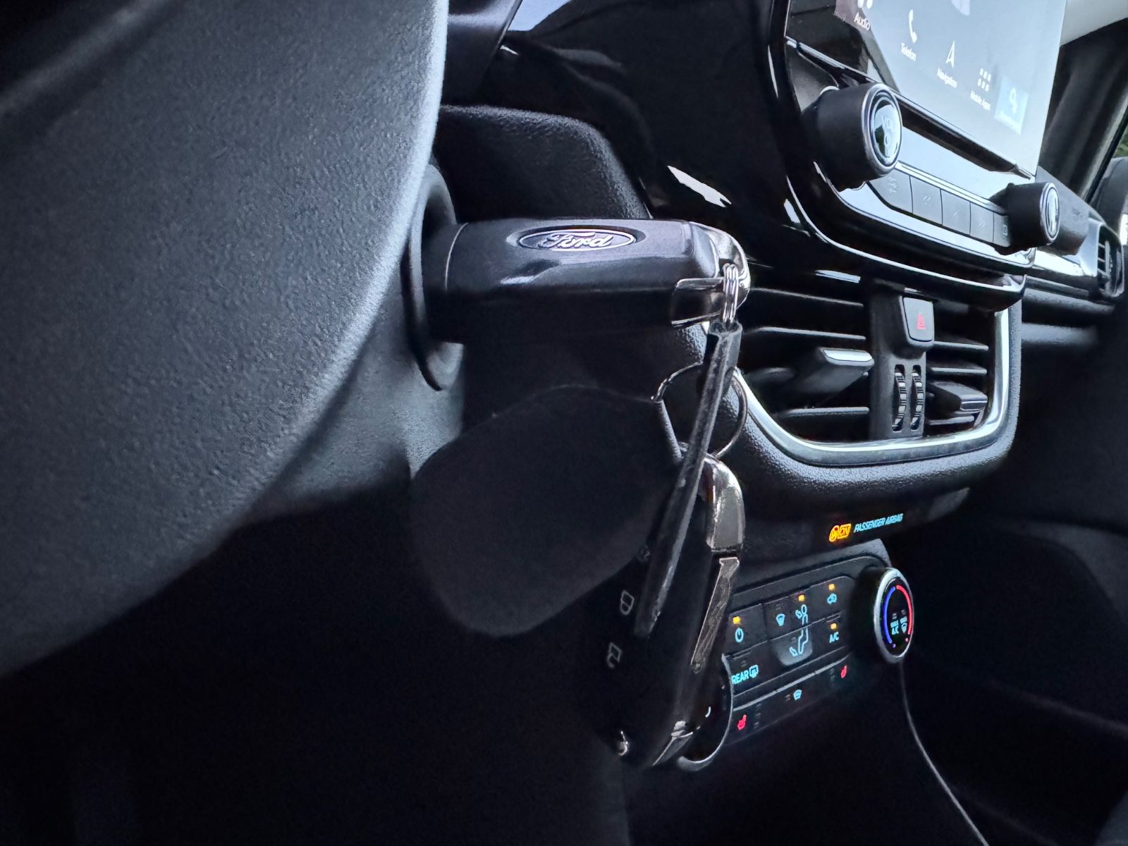 Fahrzeugabbildung Ford Fiesta Cool & Connect*PDC*Navi*Klima*SZH*SH gepf