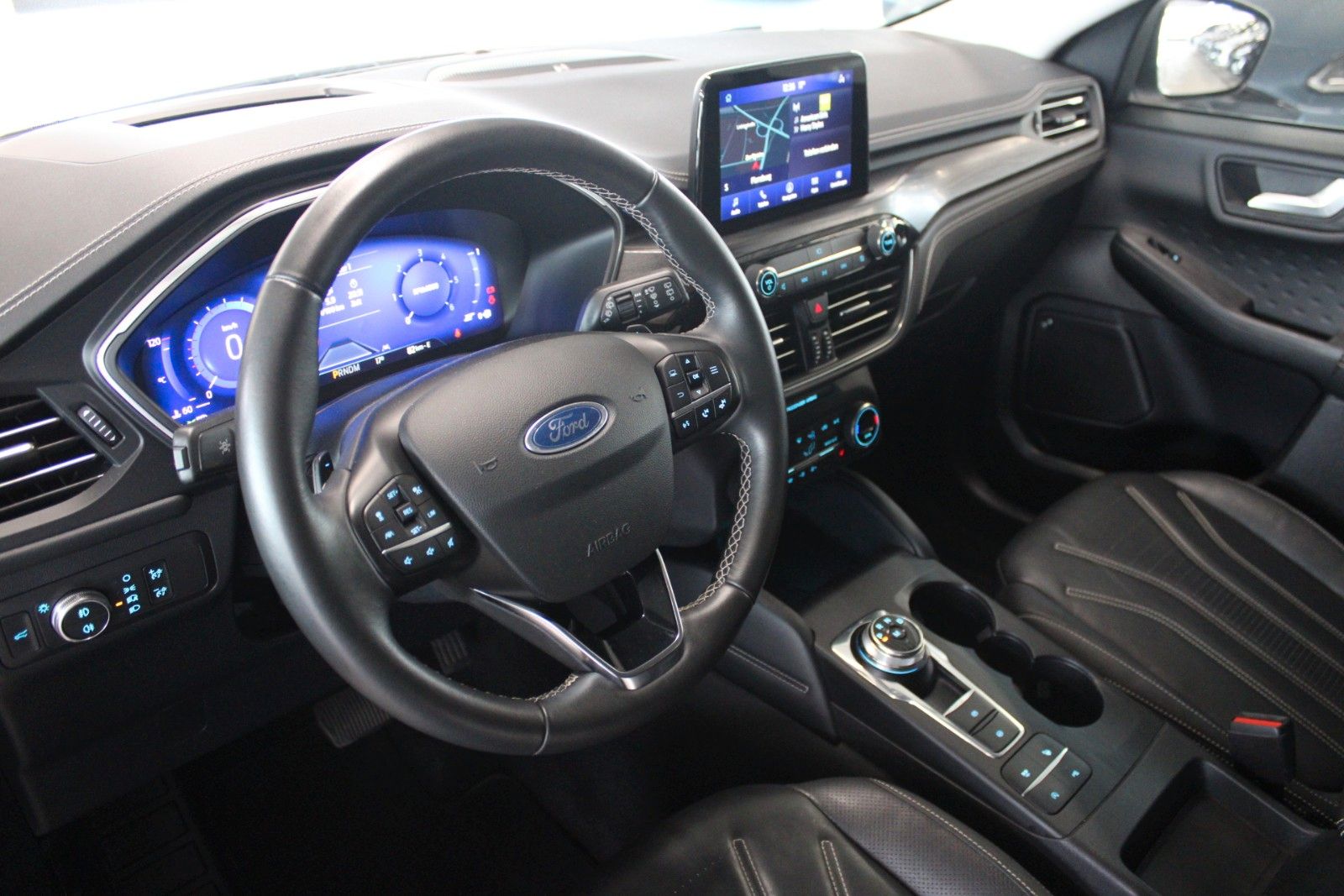 Fahrzeugabbildung Ford Kuga Vignale Aut. AWD LED AHK HUD 2xCAM B&O uvm.
