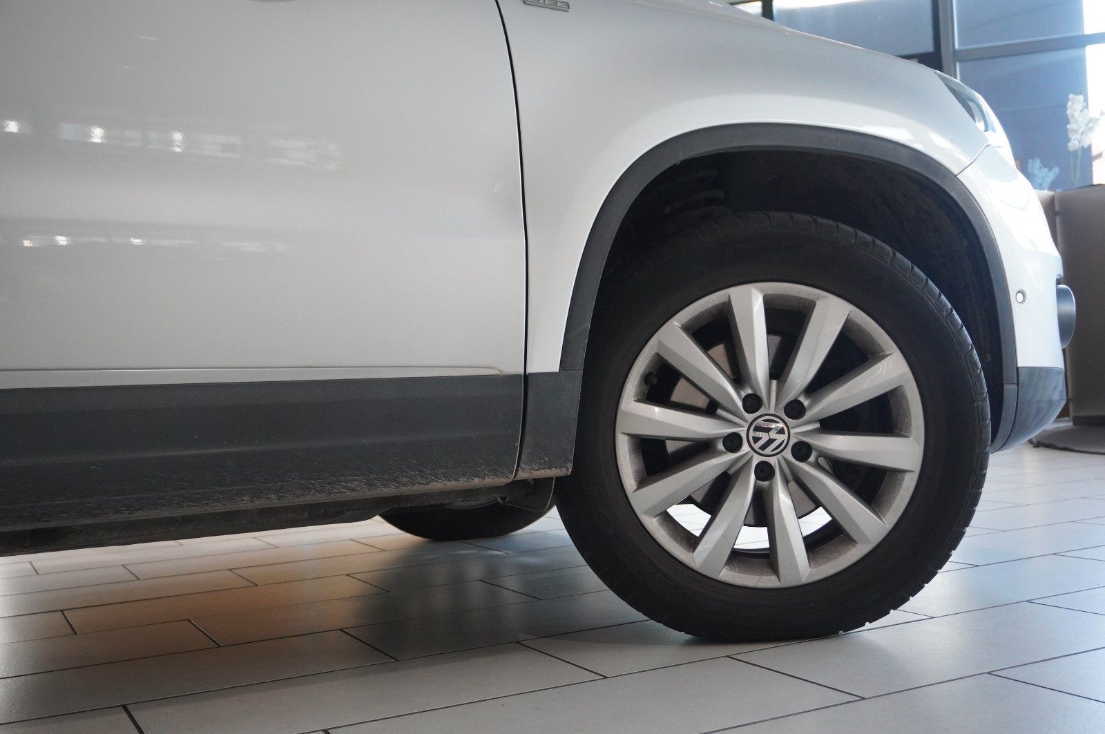 Fahrzeugabbildung Volkswagen Tiguan 2.0D LIFE KLIMA/SHZ/PDC/AUX/NEBEL