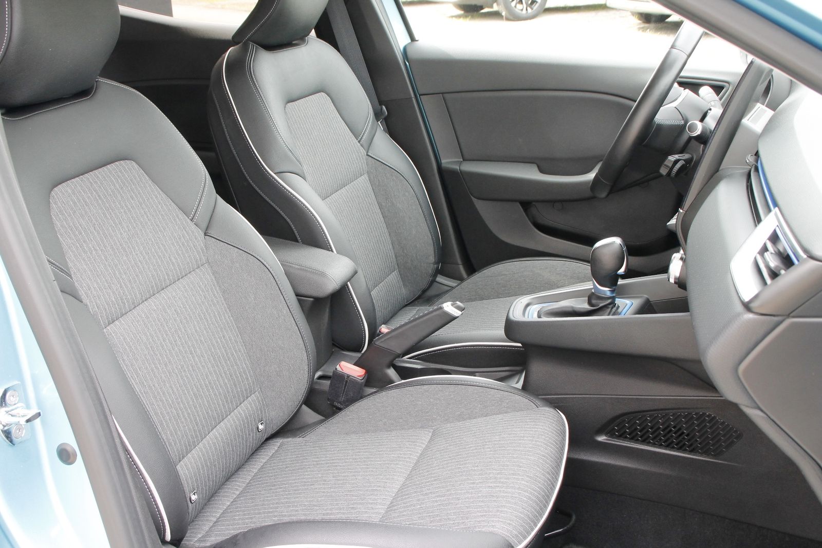 Fahrzeugabbildung Renault Clio V Intens Hybrid Automatik