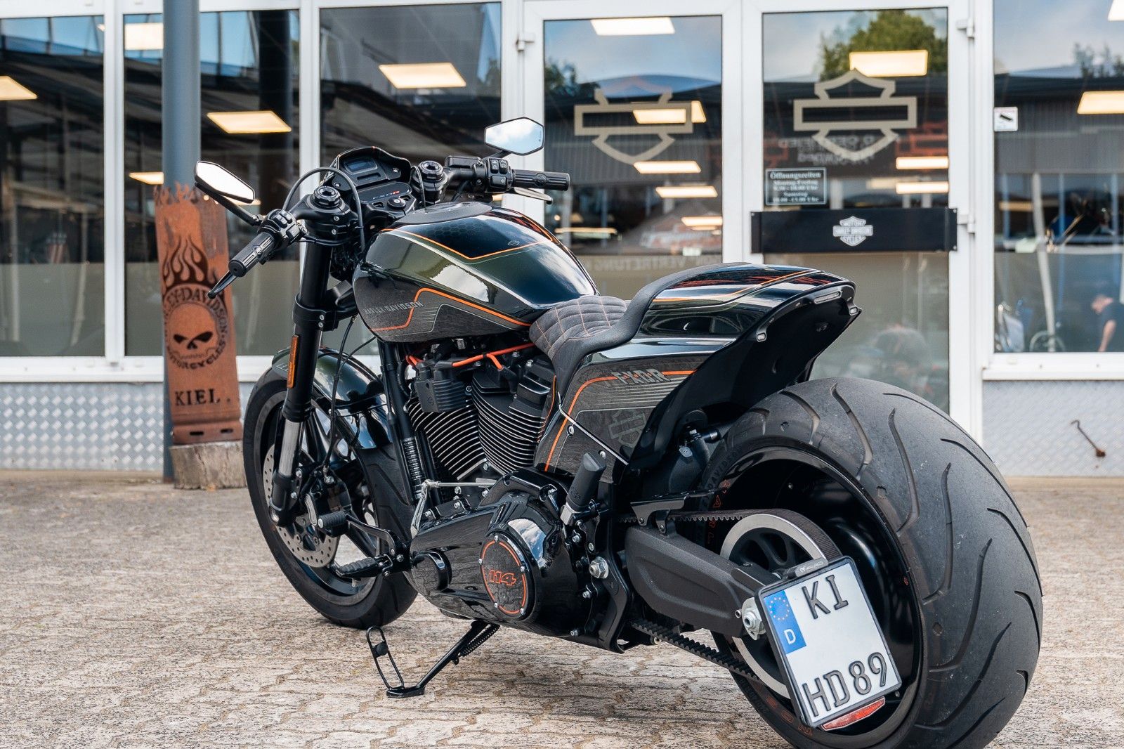 Fahrzeugabbildung Harley-Davidson FXDRS 114 CUI - KESSTECH - SEITLICHER KZH