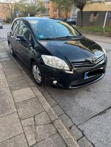 Toyota Auris 1,33-l-Dual-VVT-i - - Toyota Auris in Duisburg