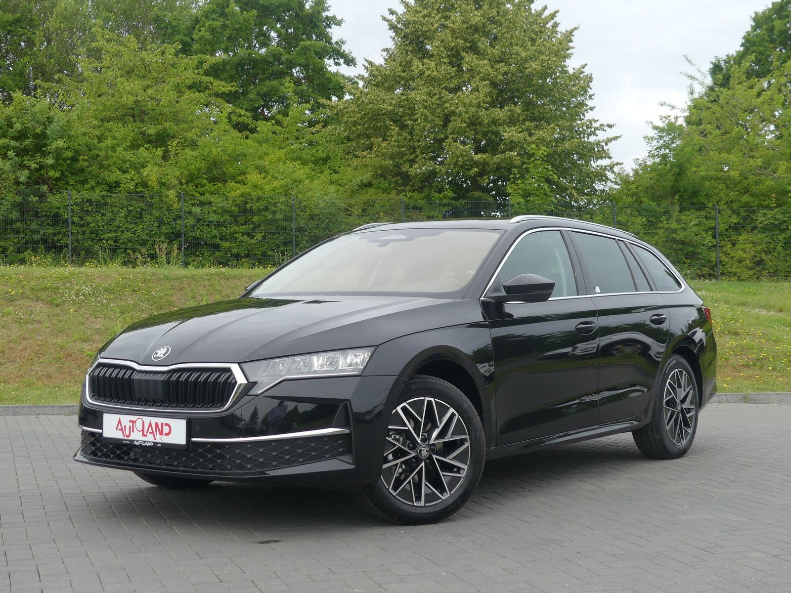 Skoda Octavia Combi 2.0 TDI DSG LED ACC Navi Kamera imagem 2