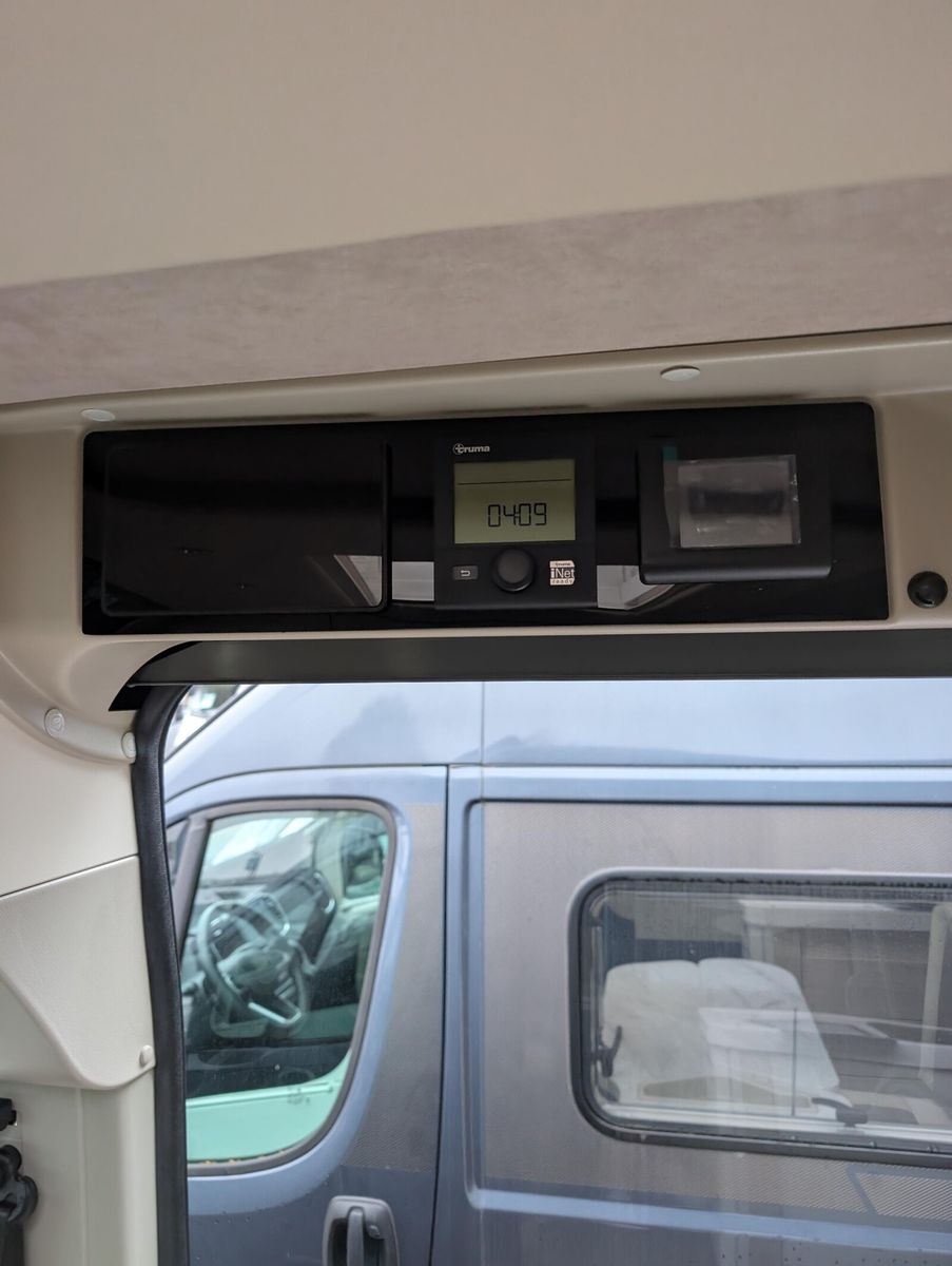 Fahrzeugabbildung Eura Mobil Van V 595 HB Captain-Chair-Sitze, Solar, Skyroof