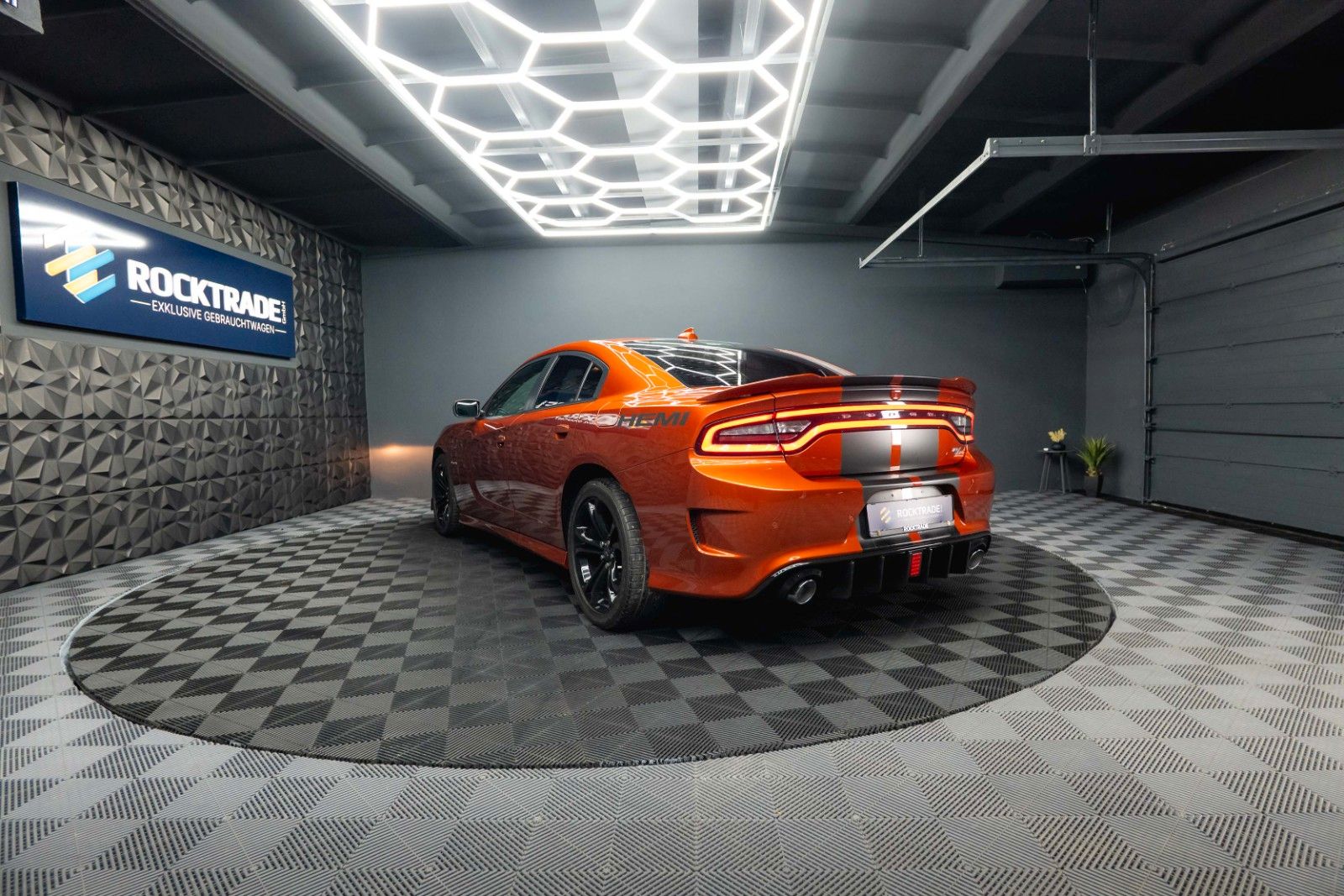 Fahrzeugabbildung Dodge Charger 5.7 V8 HEMI R/T Night-Paket Performance